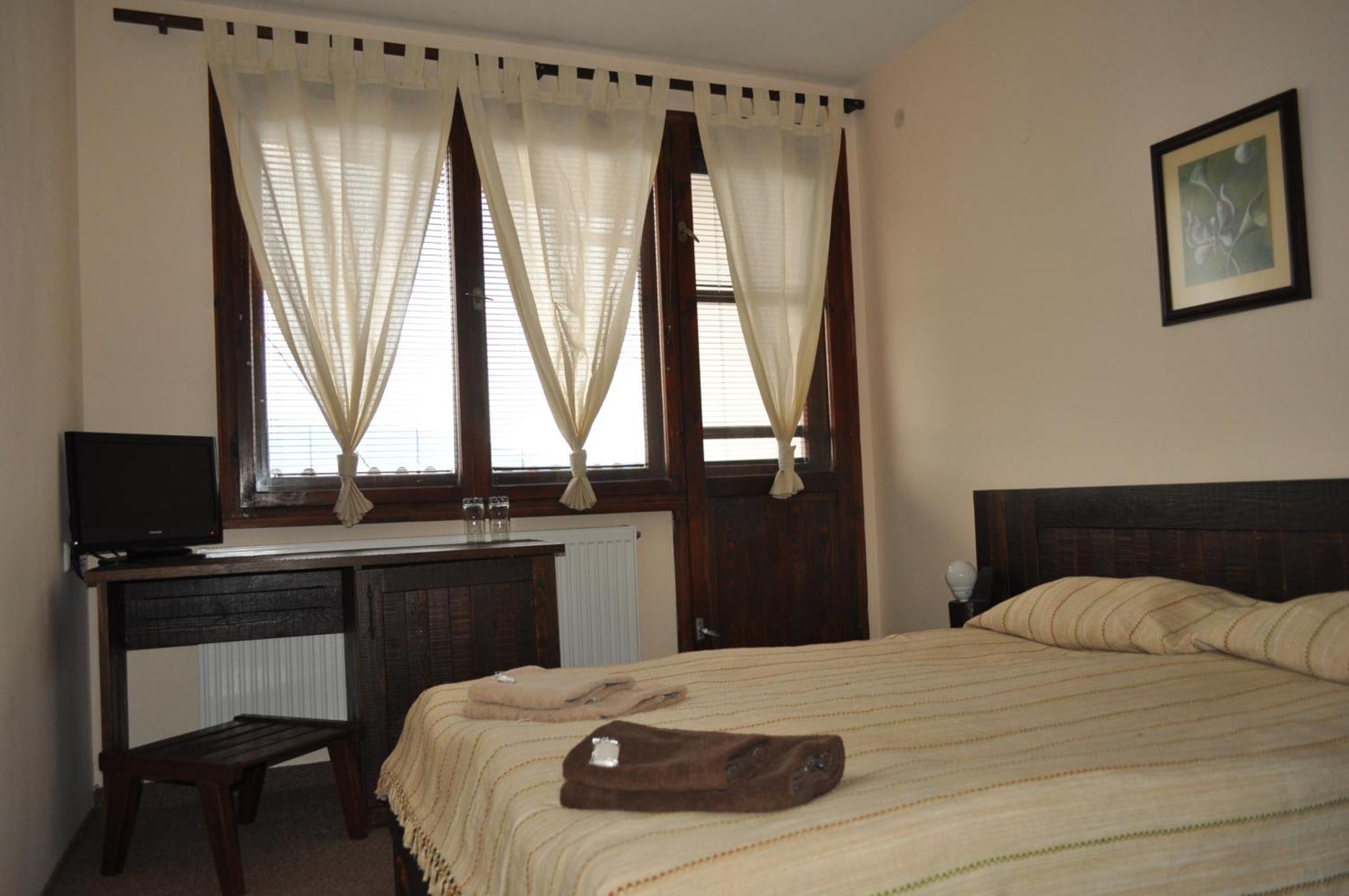 Hotel Tihiat Kat Apriltsi  Ngoại thất bức ảnh