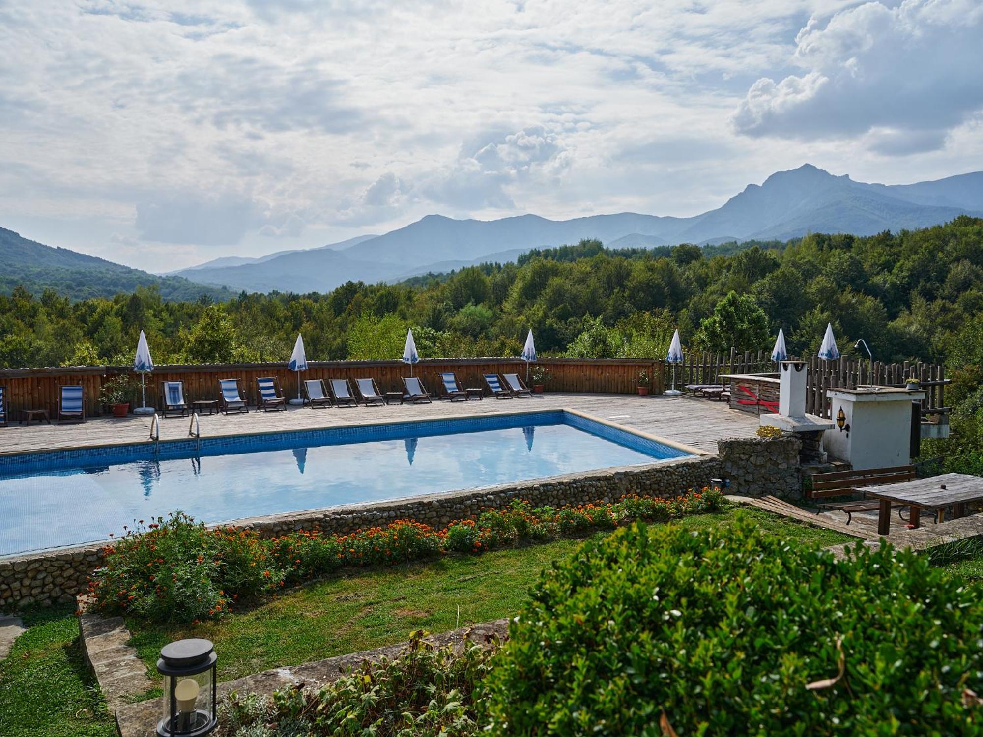 Hotel Tihiat Kat Apriltsi  Ngoại thất bức ảnh